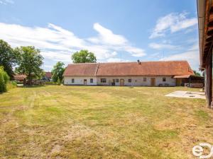Prodej komerční nemovitosti, Choteč, Malá Strana, 215 m2