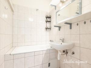 Pronájem bytu 2+kk, Praha - Řepy, Makovského, 43 m2
