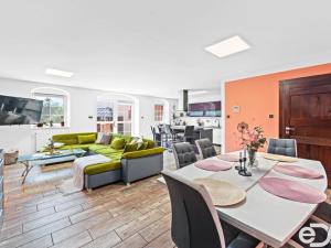 Prodej rodinného domu, Broumov - Rožmitál, 184 m2