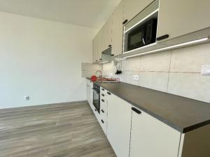 Pronájem bytu 3+kk, Praha - Černý Most, Dobrovolného, 68 m2