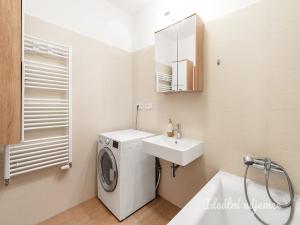Pronájem bytu 3+kk, Praha - Malešice, Počernická, 74 m2
