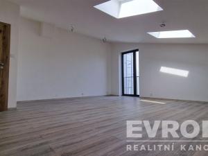 Prodej rodinného domu, Praha - Šeberov, Zadní, 300 m2