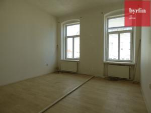 Pronájem bytu 2+1, Krnov, nám. Minoritů, 62 m2