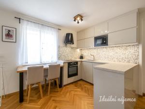 Pronájem bytu 1+kk, Praha - Vršovice, Černomořská, 40 m2