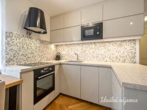 Pronájem bytu 1+kk, Praha - Vršovice, Černomořská, 40 m2