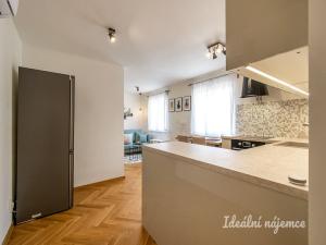 Pronájem bytu 1+kk, Praha - Vršovice, Černomořská, 40 m2