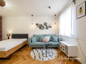 Pronájem bytu 1+kk, Praha - Vršovice, Černomořská, 40 m2
