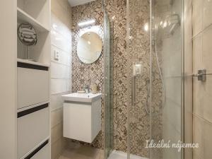 Pronájem bytu 1+kk, Praha - Vršovice, Černomořská, 40 m2