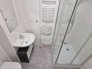 Pronájem bytu 1+kk, Klecany, V Honech, 35 m2