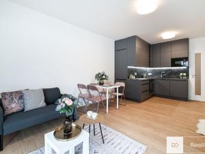 Prodej bytu 2+kk, Praha - Hrdlořezy, Mezilehlá, 85 m2