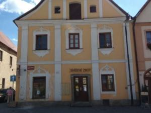 Pronájem obchodního prostoru, Planá, nám. Svobody, 65 m2