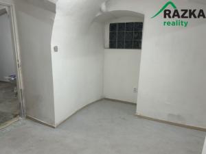 Pronájem obchodního prostoru, Planá, nám. Svobody, 65 m2