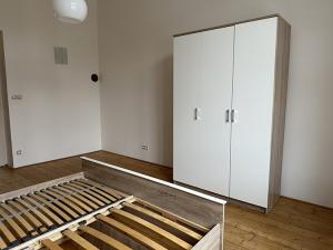 Pronájem bytu 2+kk, Kladno, nám. Edvarda Beneše, 56 m2