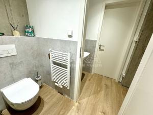 Pronájem obchodního prostoru, Praha - Smíchov, Šiklové, 80 m2