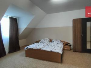 Pronájem bytu 3+1, Teplice, U Hadích lázní, 85 m2