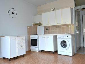 Pronájem bytu 1+1, Karlovy Vary, U Trati, 36 m2