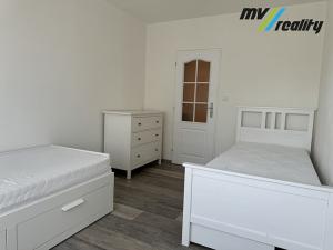 Pronájem bytu 2+kk, Praha - Hostivař, Kozmíkova, 44 m2