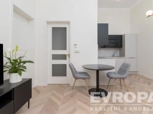 Pronájem bytu 2+kk, Praha - Vinohrady, Šafaříkova, 40 m2