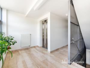 Pronájem bytu 2+kk, Praha - Vysočany, Podnádražní, 45 m2