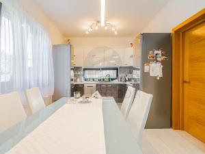 Prodej rodinného domu, Ohrobec, V zahrádkách, 226 m2