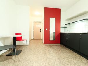 Pronájem bytu 2+kk, Praha - Smíchov, Křížová, 40 m2