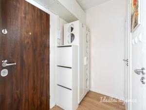 Pronájem bytu 1+kk, Praha - Troja, Krynická, 28 m2