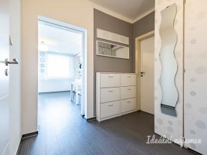 Pronájem bytu 2+kk, Praha - Černý Most, Kpt. Stránského, 43 m2