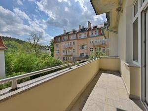 Prodej bytu 3+1, Karlovy Vary, Poděbradská, 120 m2