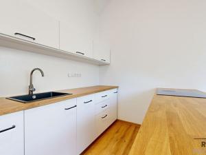 Prodej bytu 2+kk, Třebíč - Vnitřní Město, Karlovo nám., 116 m2