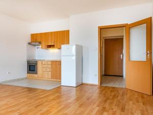 Pronájem bytu 1+kk, Praha - Horní Měcholupy, Padovská, 34 m2