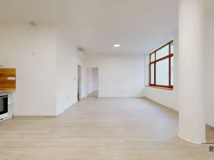 Prodej bytu 2+kk, Třebíč - Vnitřní Město, Karlovo nám., 80 m2
