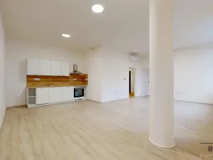 Prodej bytu 2+kk, Třebíč - Vnitřní Město, Karlovo nám., 80 m2