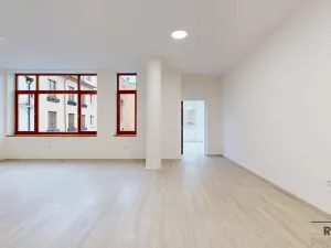 Prodej bytu 2+kk, Třebíč - Vnitřní Město, Karlovo nám., 80 m2