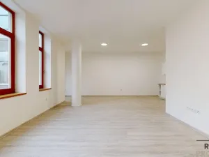 Prodej bytu 2+kk, Třebíč - Vnitřní Město, Karlovo nám., 80 m2