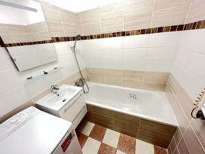 Pronájem bytu 2+kk, Praha - Troja, Hnězdenská, 36 m2