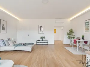 Prodej bytu 2+kk, Třebíč - Vnitřní Město, Karlovo nám., 80 m2