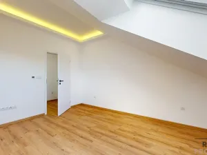 Prodej bytu 3+kk, Třebíč - Vnitřní Město, Karlovo nám., 80 m2