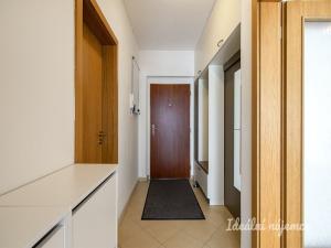 Pronájem bytu 2+kk, Praha - Horní Měcholupy, Modenská, 56 m2