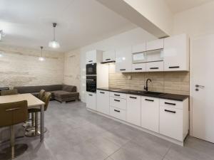 Pronájem bytu 2+kk, Praha - Letňany, Třinecká, 51 m2