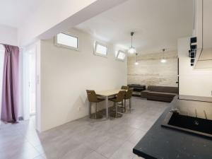 Pronájem bytu 2+kk, Praha - Letňany, Třinecká, 51 m2
