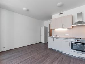 Pronájem bytu 1+kk, Praha - Vysočany, Sokolovská, 28 m2