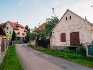 Prodej zemědělské usedlosti, Lešany - Břežany, 300 m2