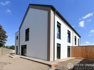 Prodej bytu 4+1, Praha - Pitkovice, Žampiónová, 184 m2