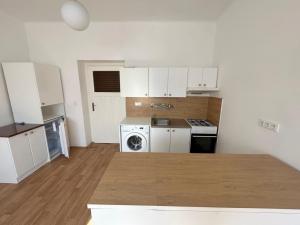 Pronájem bytu 2+kk, Praha - Záběhlice, Záběhlická, 48 m2
