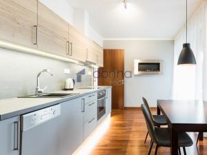 Pronájem bytu 2+kk, Praha - Nové Město, Horská, 61 m2