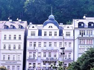 Prodej obchodního prostoru, Karlovy Vary, Divadelní náměstí