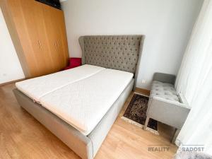 Pronájem bytu 2+kk, Praha - Malešice, Počernická, 57 m2