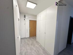 Prodej bytu 3+1, Karlovy Vary - Stará Role, Hlávkova, 71 m2