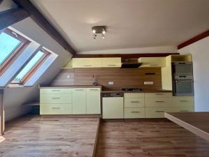 Prodej bytu 3+1, Cheb, Karlova, 178 m2
