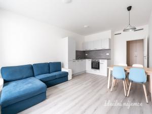 Pronájem bytu 2+kk, Praha - Hloubětín, Kolbenova, 54 m2